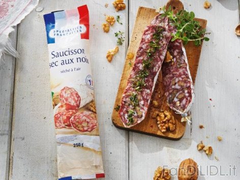 Salame con noci (Articoli alimentari)