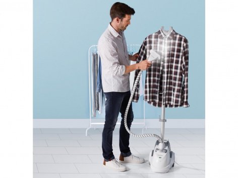 Sistema di stiratura verticale a vapore