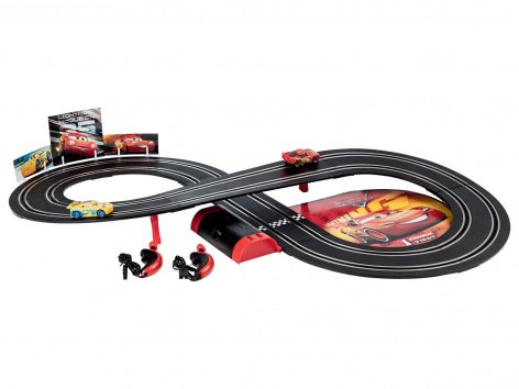 Pista con macchinine telecomandate