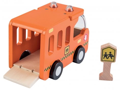 Veicolo in legno con personaggi