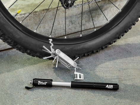 Mini pompa o attrezzo per bici