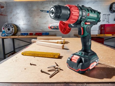 Trapano a percussione ricaricabile