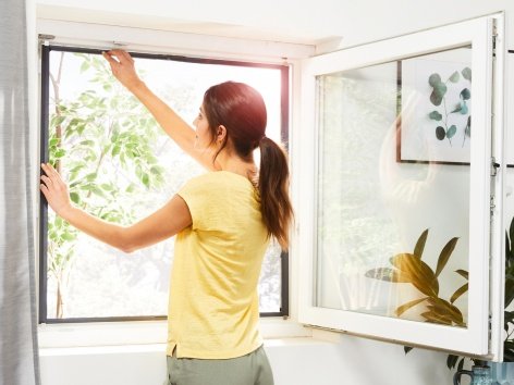Zanzariera telescopica per finestre