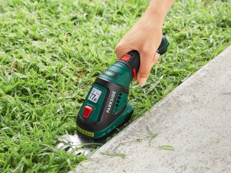 Cesoia ricaricabile per erba e cespugli