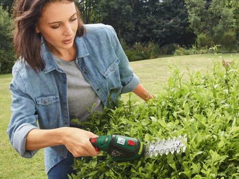 Cesoia ricaricabile per erba e cespugli