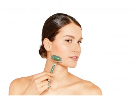 Rullo o pietra massaggiante in quarzo per viso