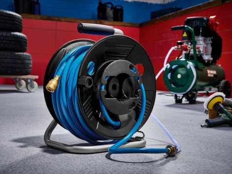 Tubo per aria compressa con avvolgicavo