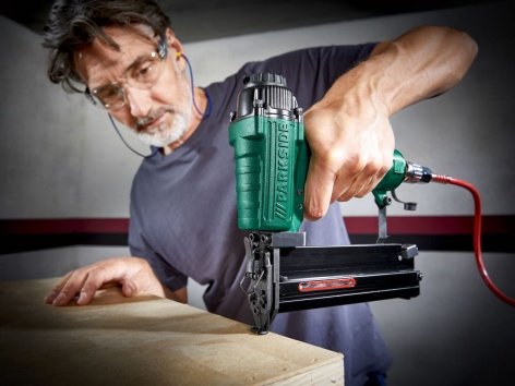 Pistola sparapunti ad aria compressa