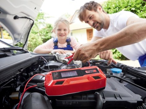 Caricabatterie per auto e moto