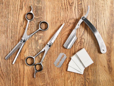 Forbici per capelli o rasoio