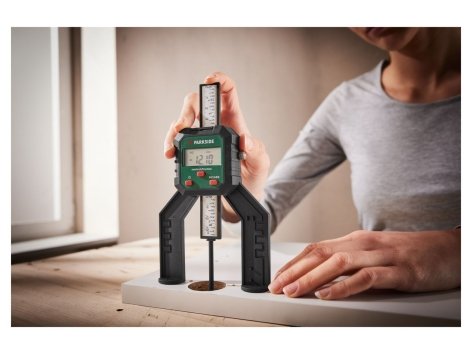 Misuratore digitale di pendenza o profondità