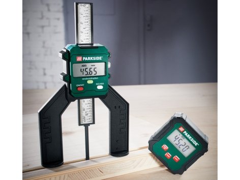 Misuratore digitale di pendenza o profondità