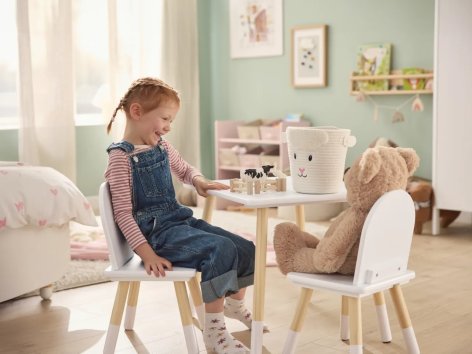 Tavolo con 2 sedie per bambini
