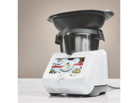 Robot da cucina multifunzione “Monsieur Cuisine Smart”