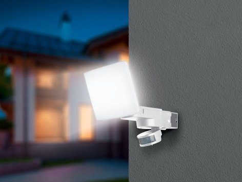 Faro LED ad energia solare