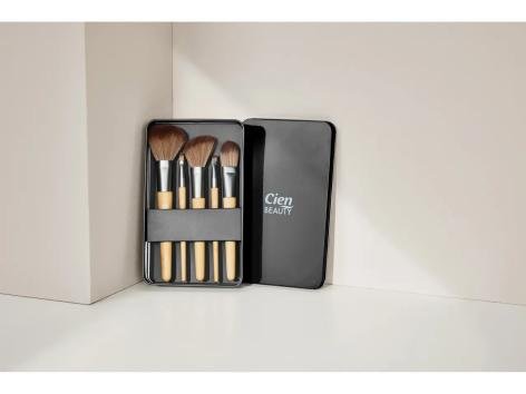 Set pennelli per il trucco con custodia