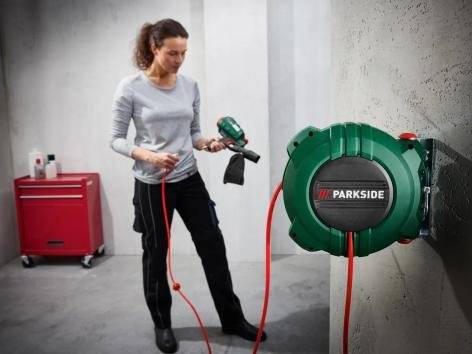 Tubo con avvolgicavo o unità di manutenzione per aria compressa