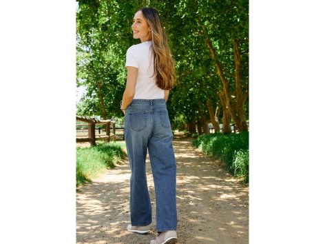 Jeans a zampa da donna o jeans “slim fit” da uomo