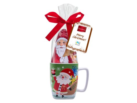 Tazza di Natale con cioccolato e caramelle