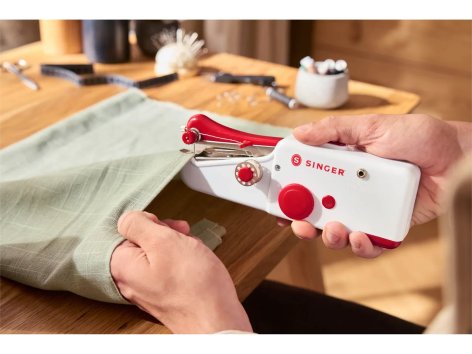 Macchina da cucire portatile