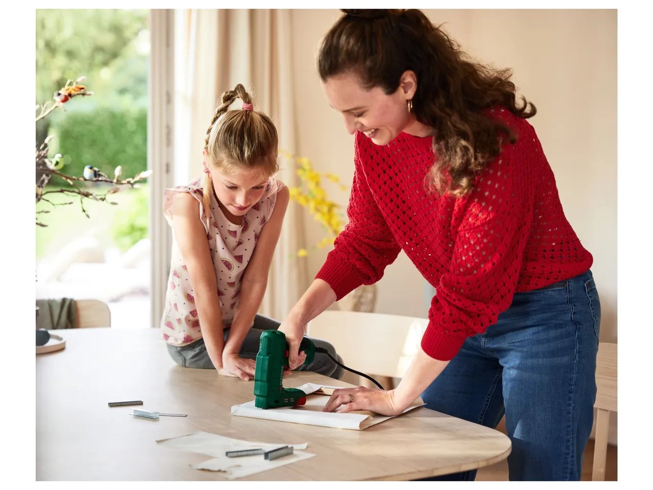 Pistola sparapunti e sparachiodi elettrica