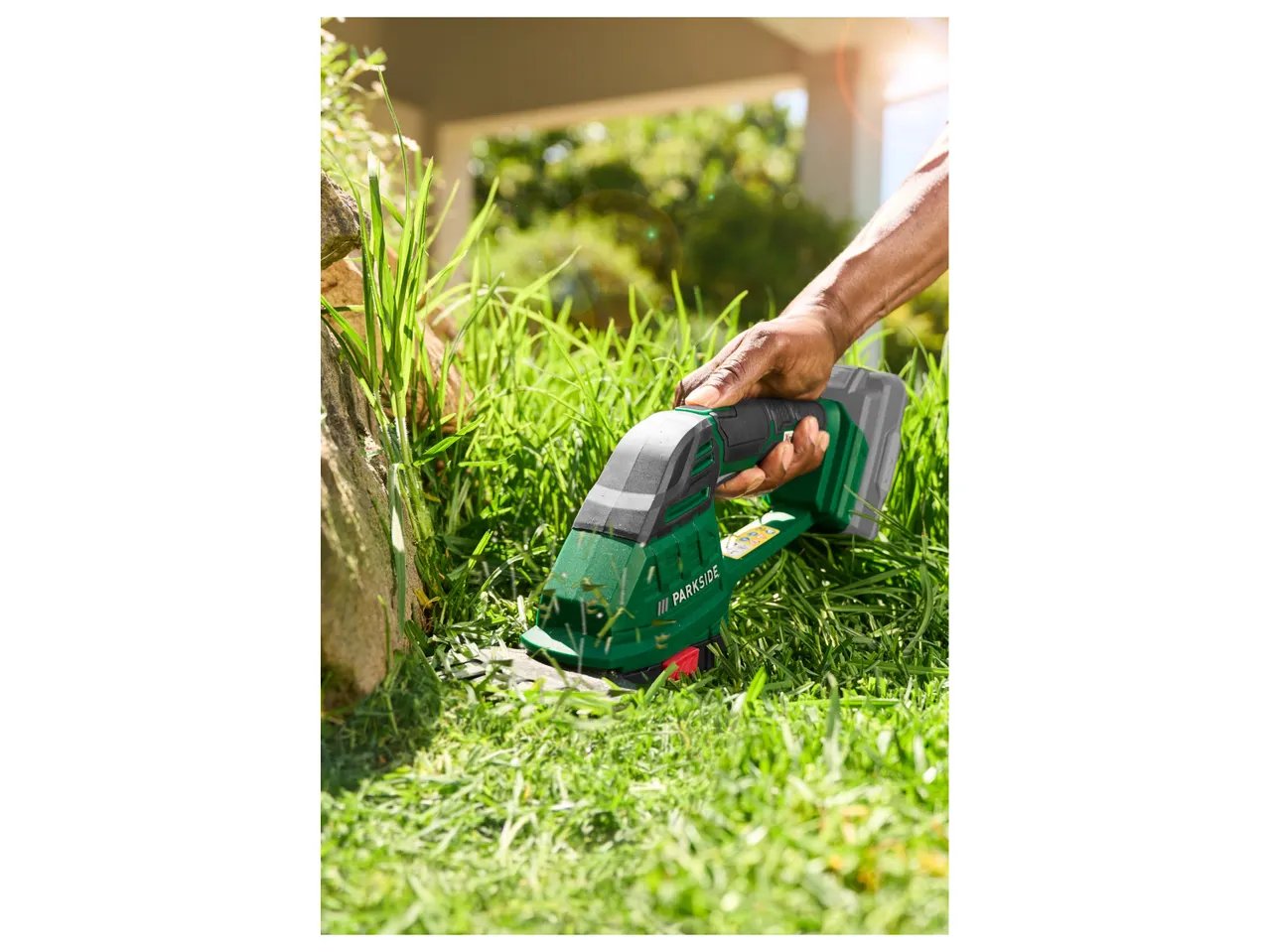 Cesoia ricaricabile per erba e cespugli