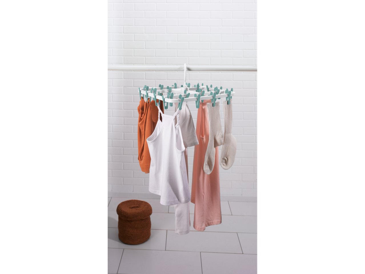Appendiabiti multiplo o mini stendibiancheria con mollette