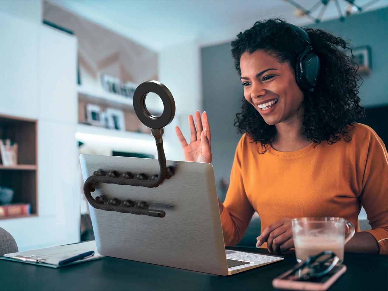 Luce LED con caricatore wireless o luce per videochiamata flessibile