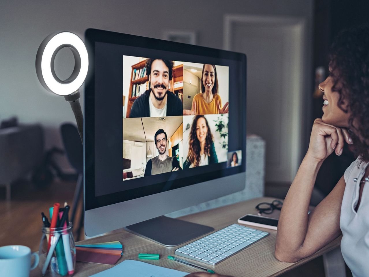 Luce LED con caricatore wireless o luce per videochiamata flessibile