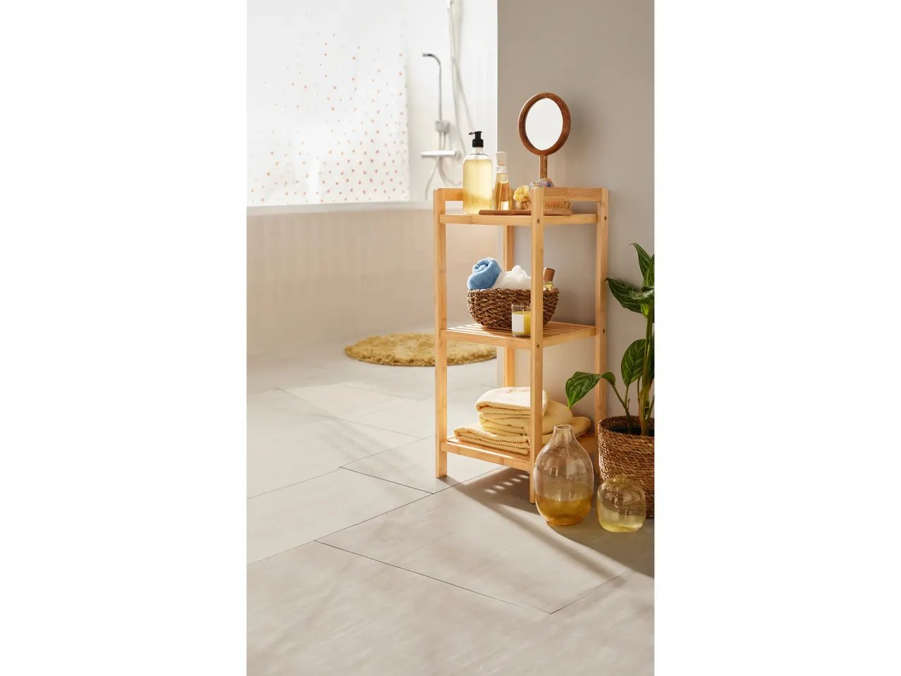 Scaffale o stander portasciugamani in bambù