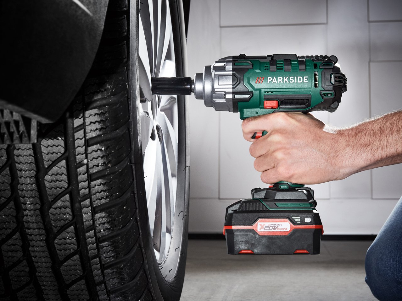 Avvitatore a percussione ricaricabile