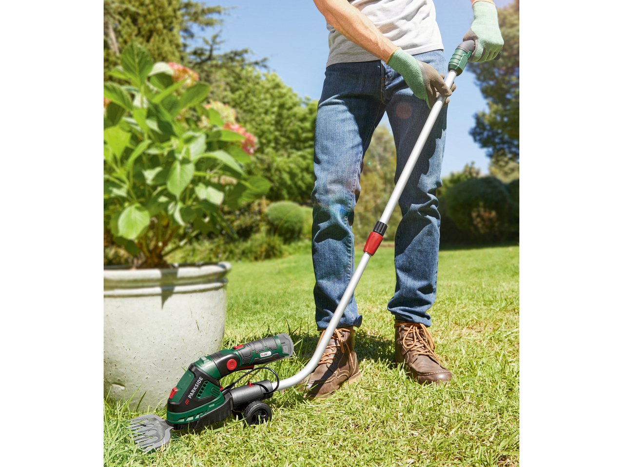 Cesoia ricaricabile per erba e cespugli