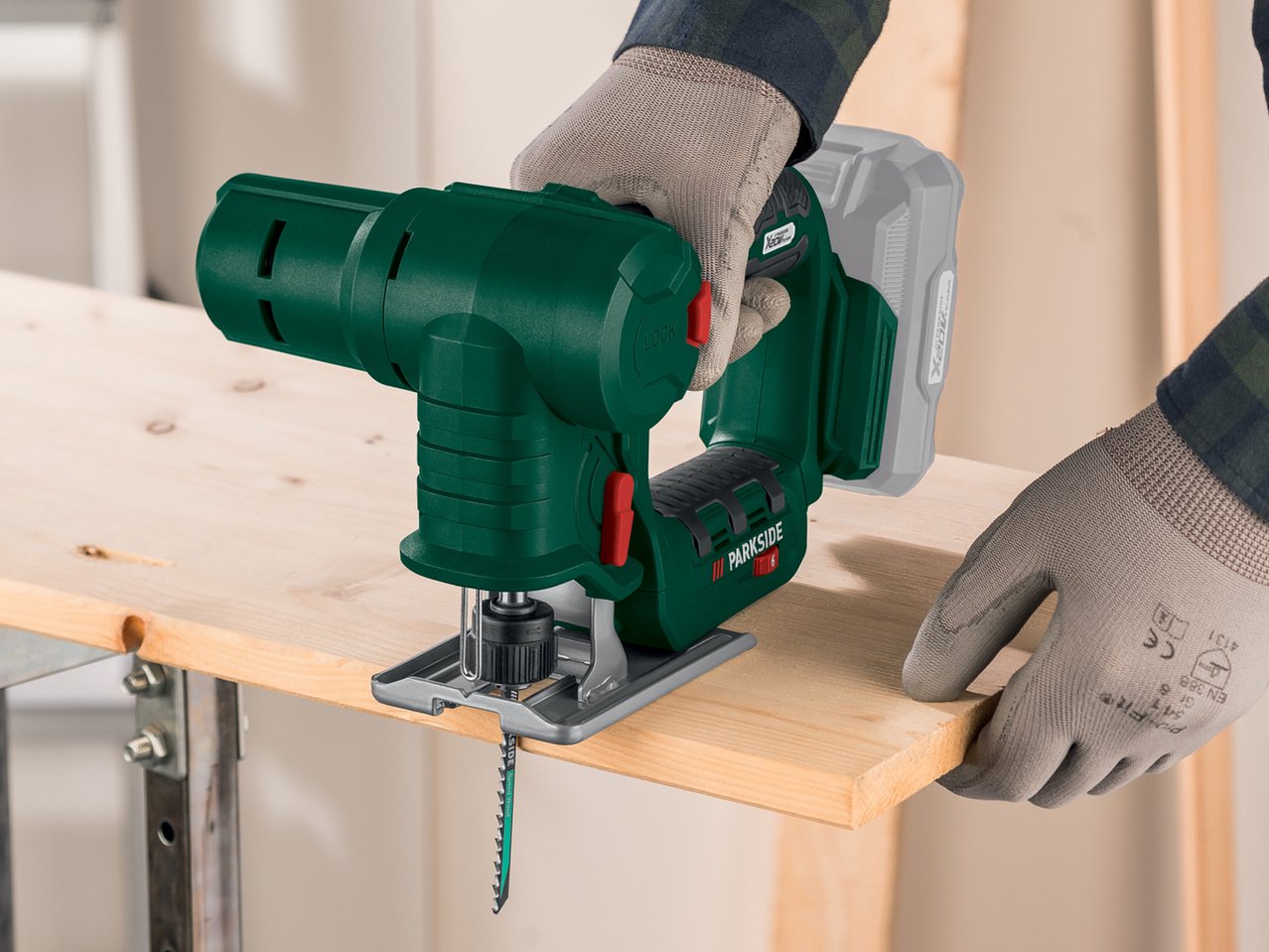 Seghetto elettrico e a pendolo ricaricabile