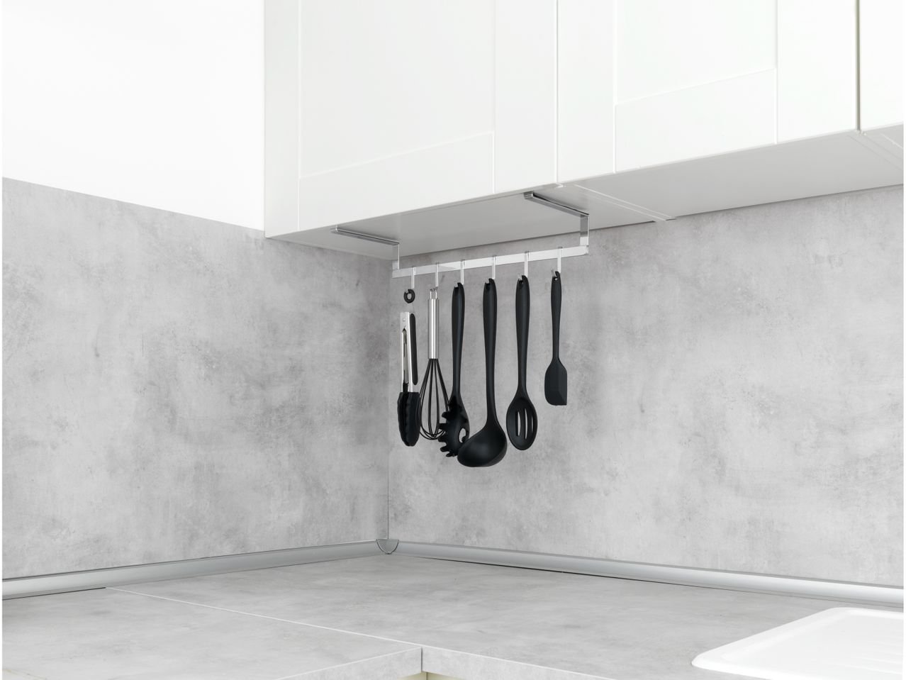 Barra sottopensile con ganci