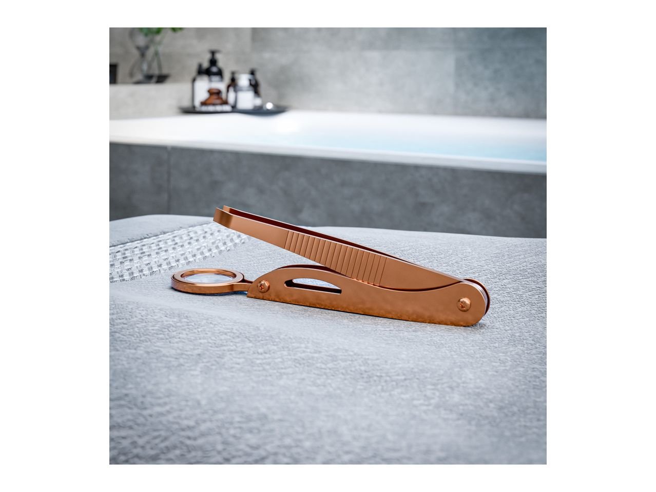 Lente di ingrandimento, pinzetta o tagliaunghie con lente di ingrandimento