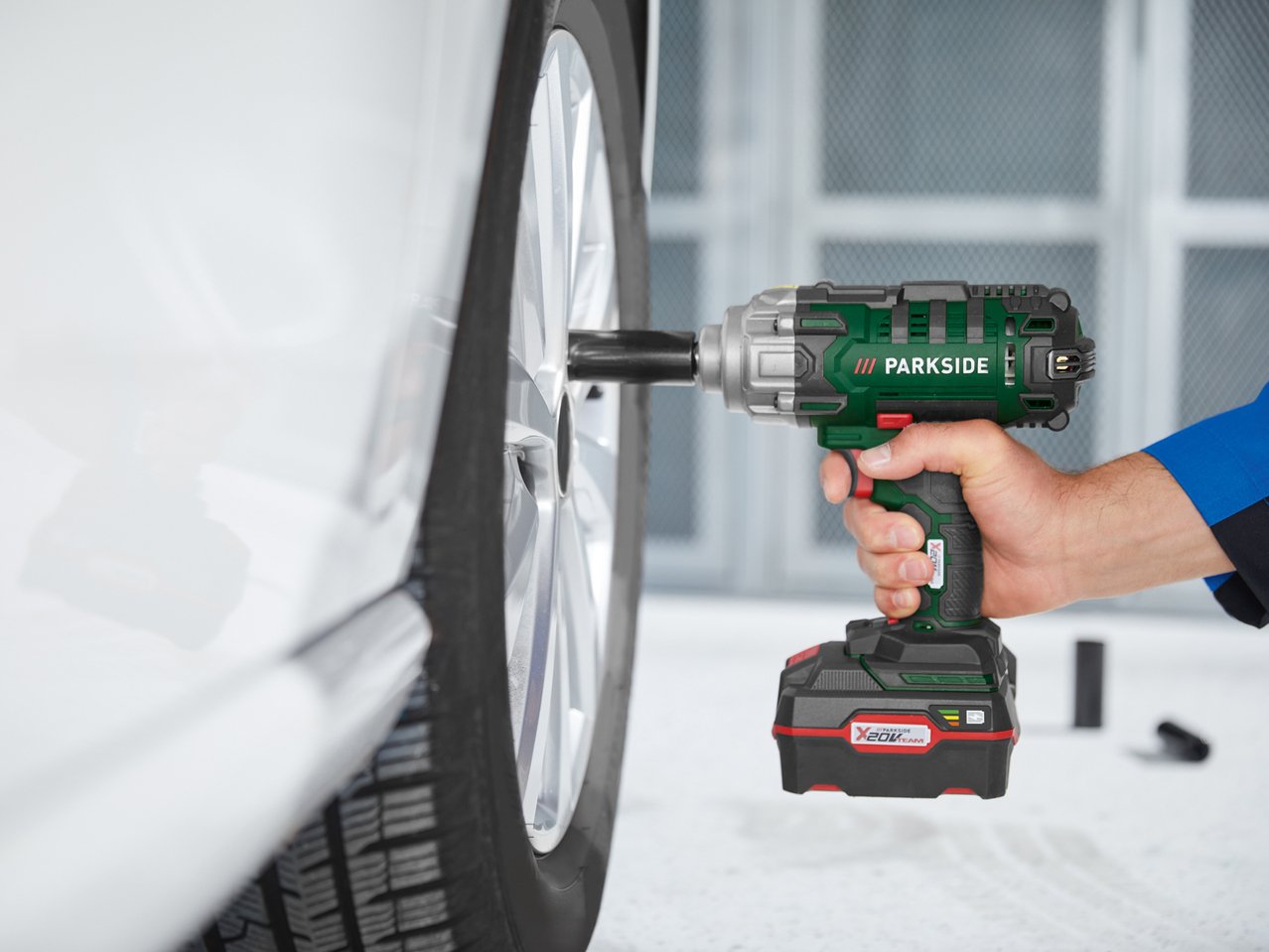 Avvitatore a percussione ricaricabile