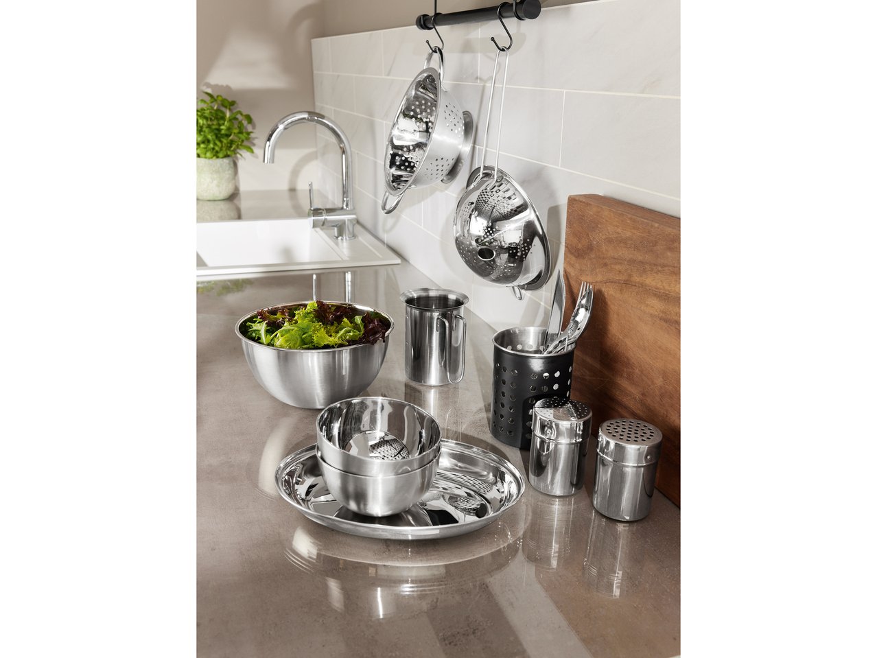 Utensili da cucina in acciaio