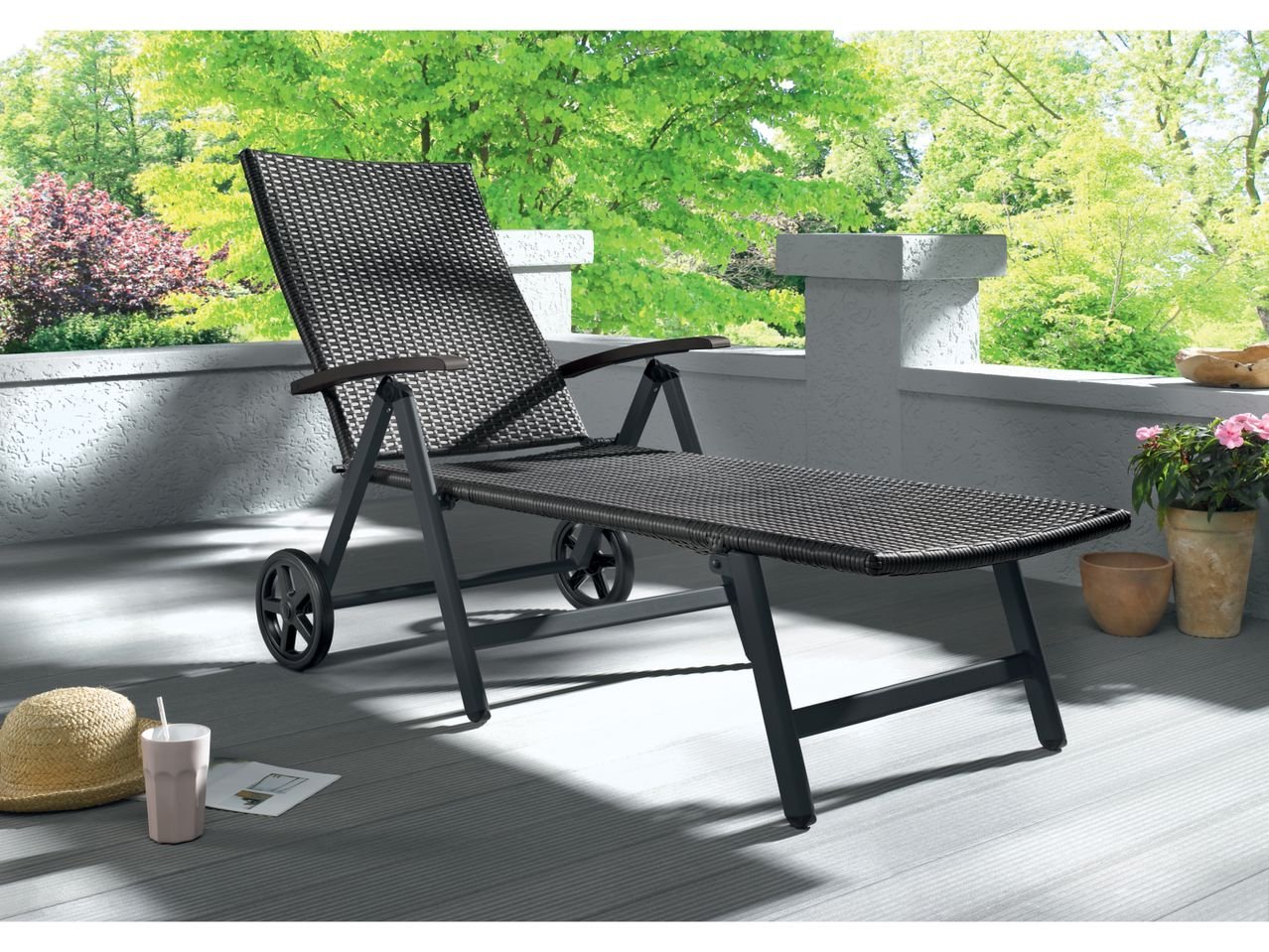 Lettino sdraio da giardino con rotelle