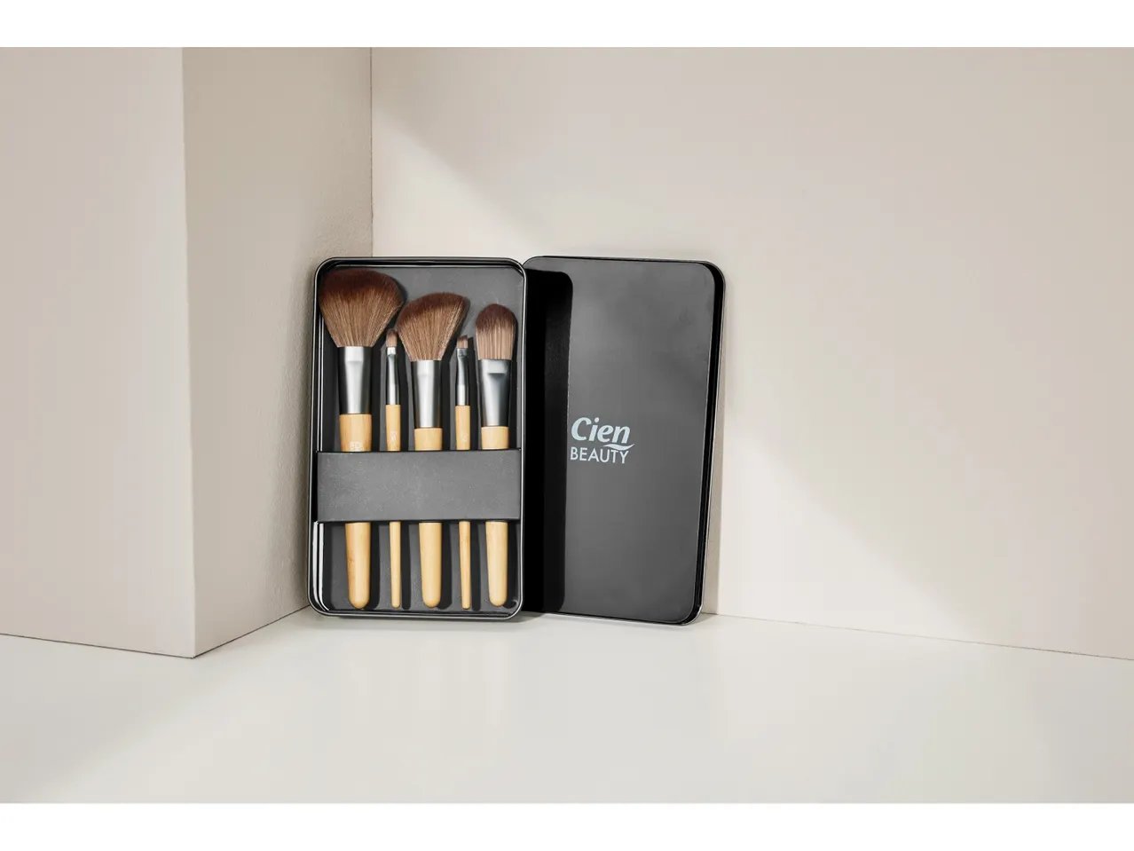 Set pennelli per il trucco con custodia