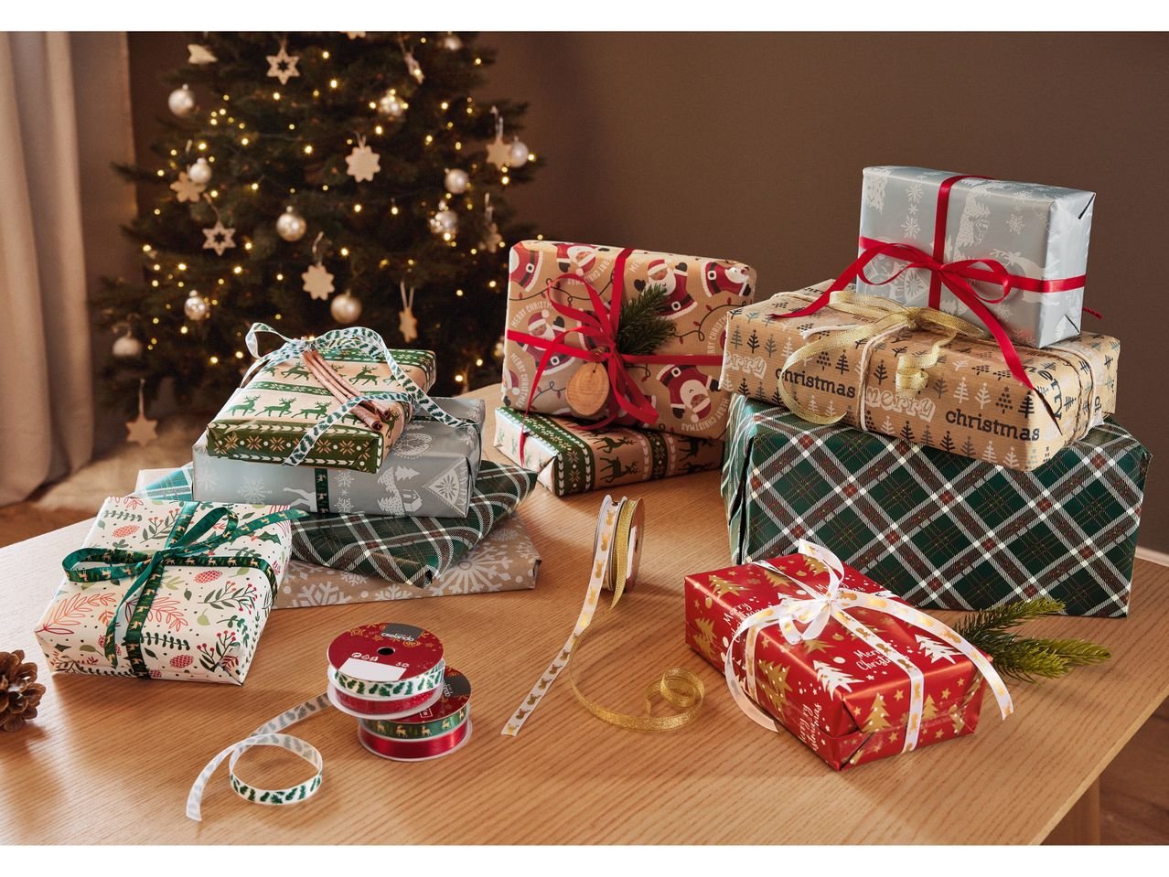 Carta o nastro per pacchi regalo