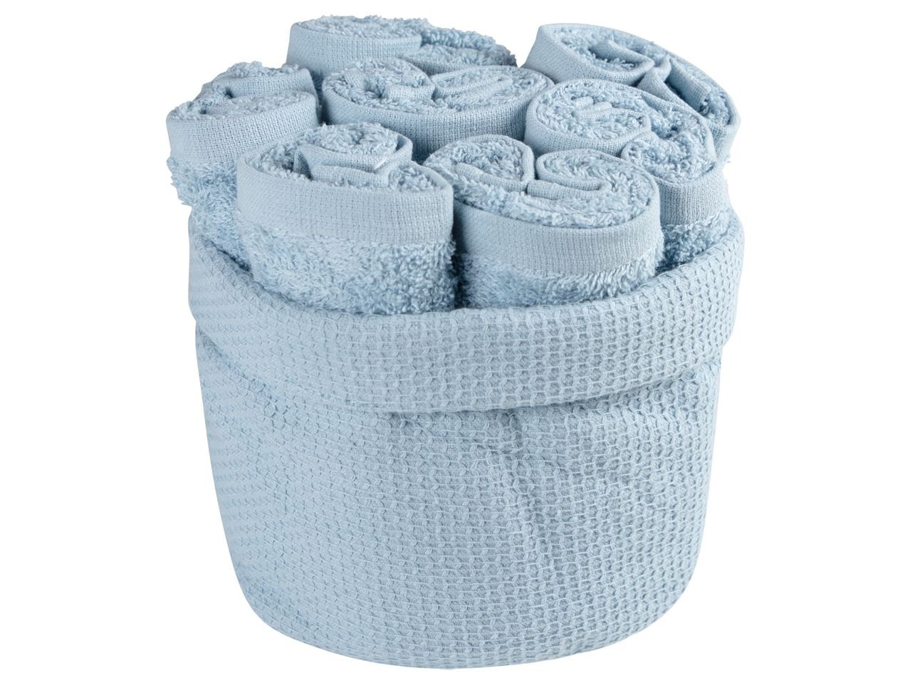 Asciugamano con cestino decorativo