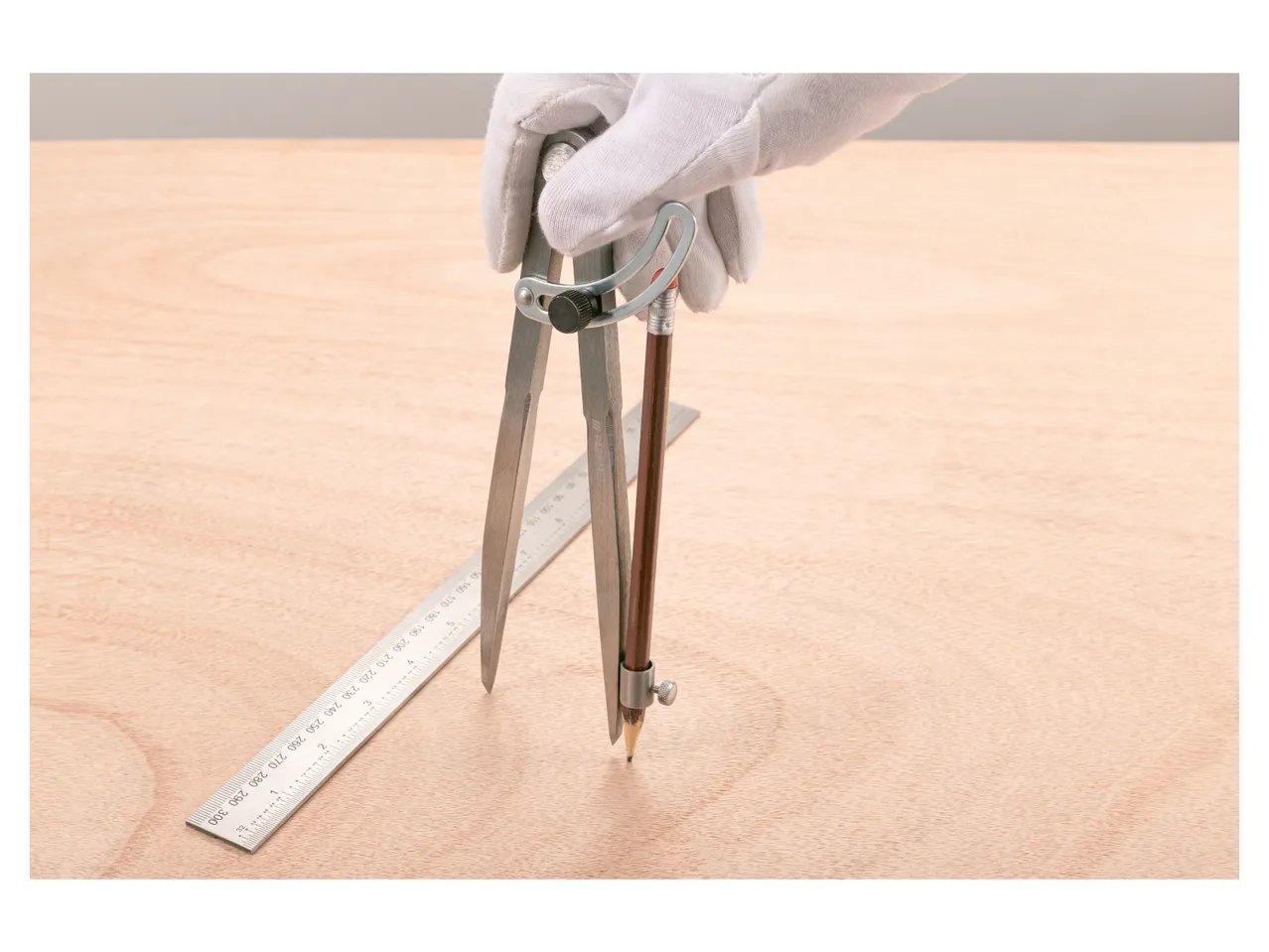 Compasso ad arco, bilancia a molla o micrometro a vite