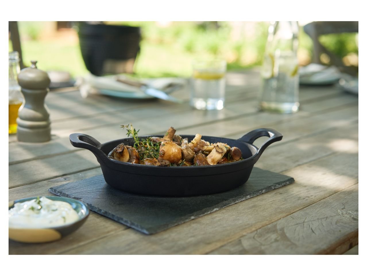Piastra in ghisa da grigliata con piatto in ardesia