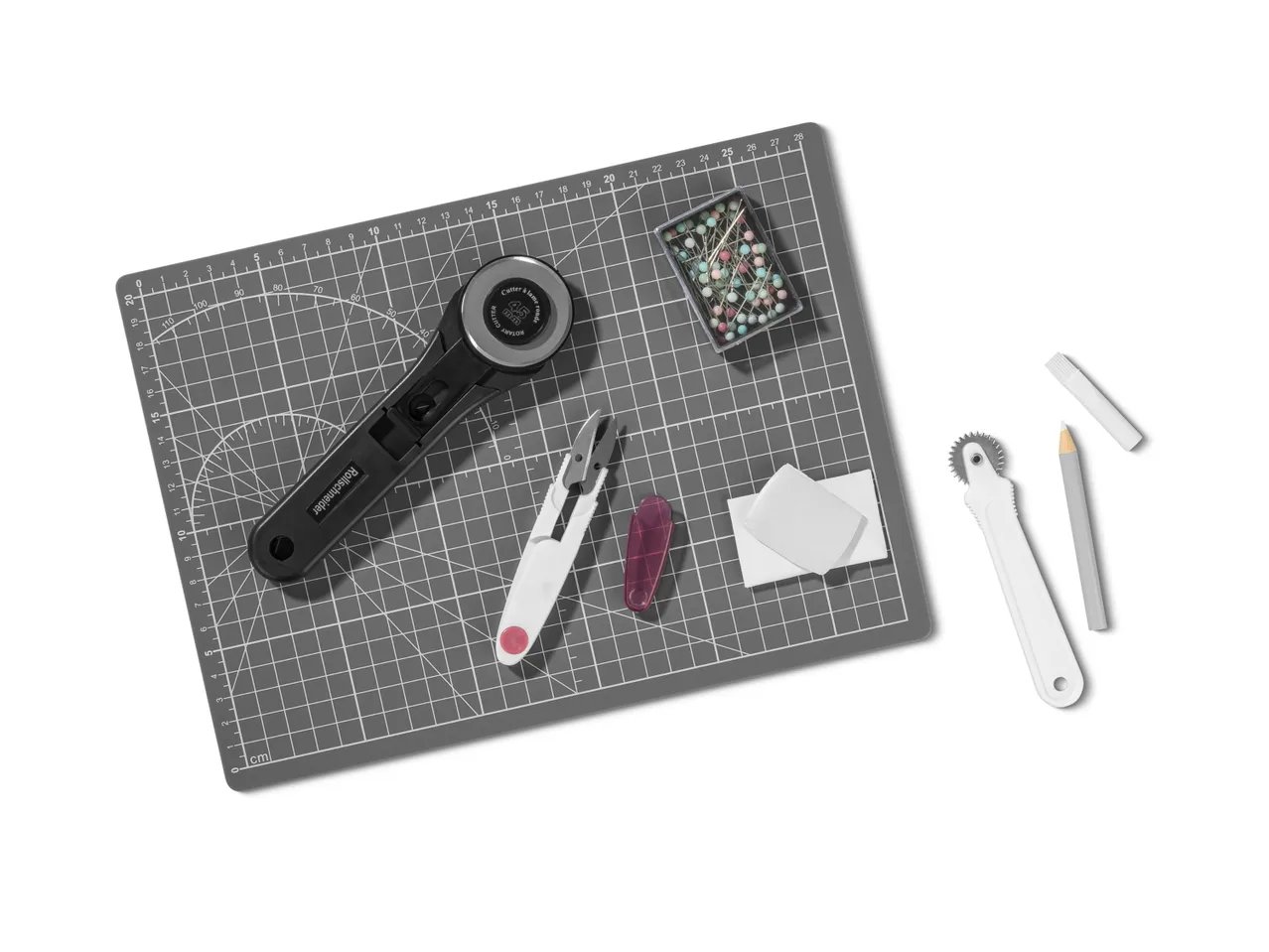 Set articoli per sartoria, set filo da cucito o tappetino da taglio