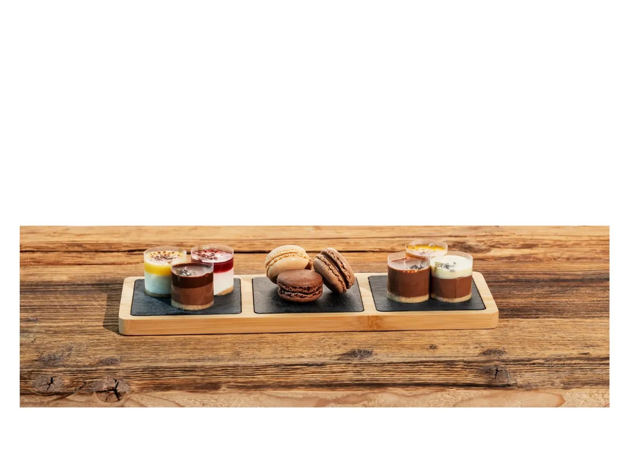 Tagliere o vassoio in bambù con inserti in ardesia