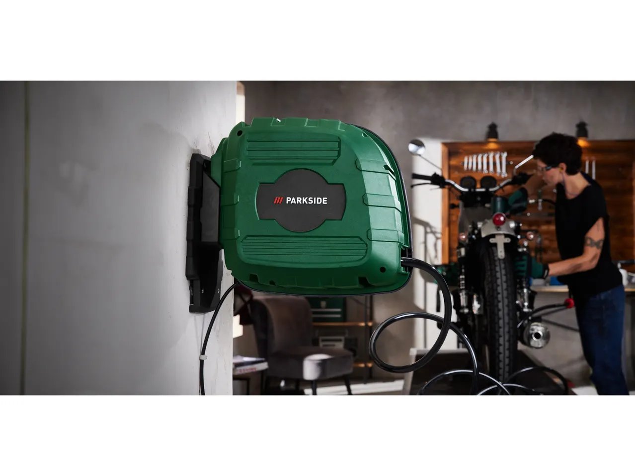 Compressore con avvolgitubo automatico