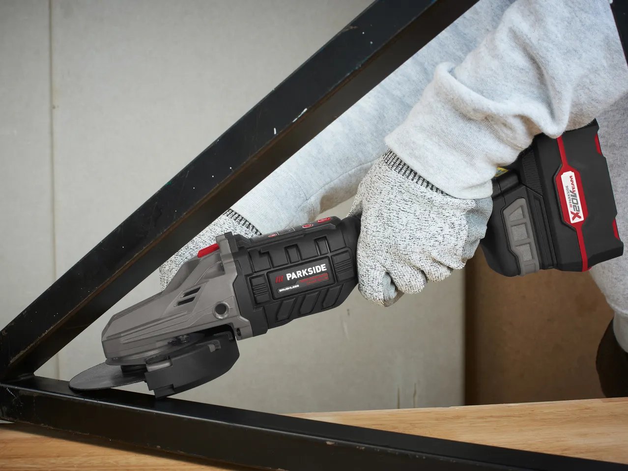 Smerigliatrice angolare a testa piatta ricaricabile