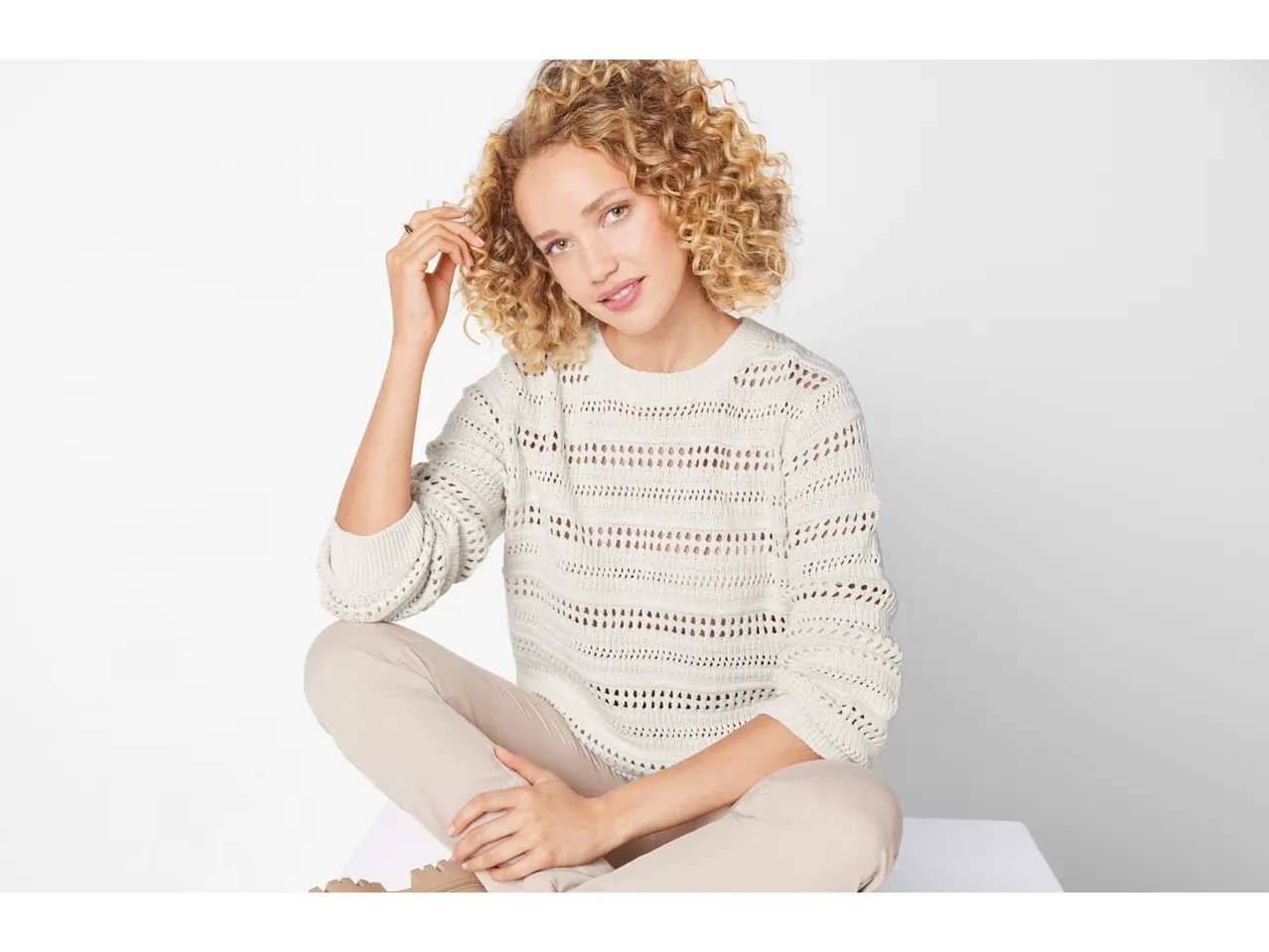 Pullover traforato da donna