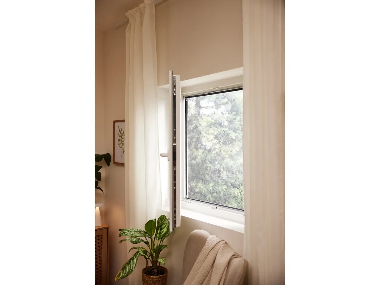 Zanzariera regolabile per finestre