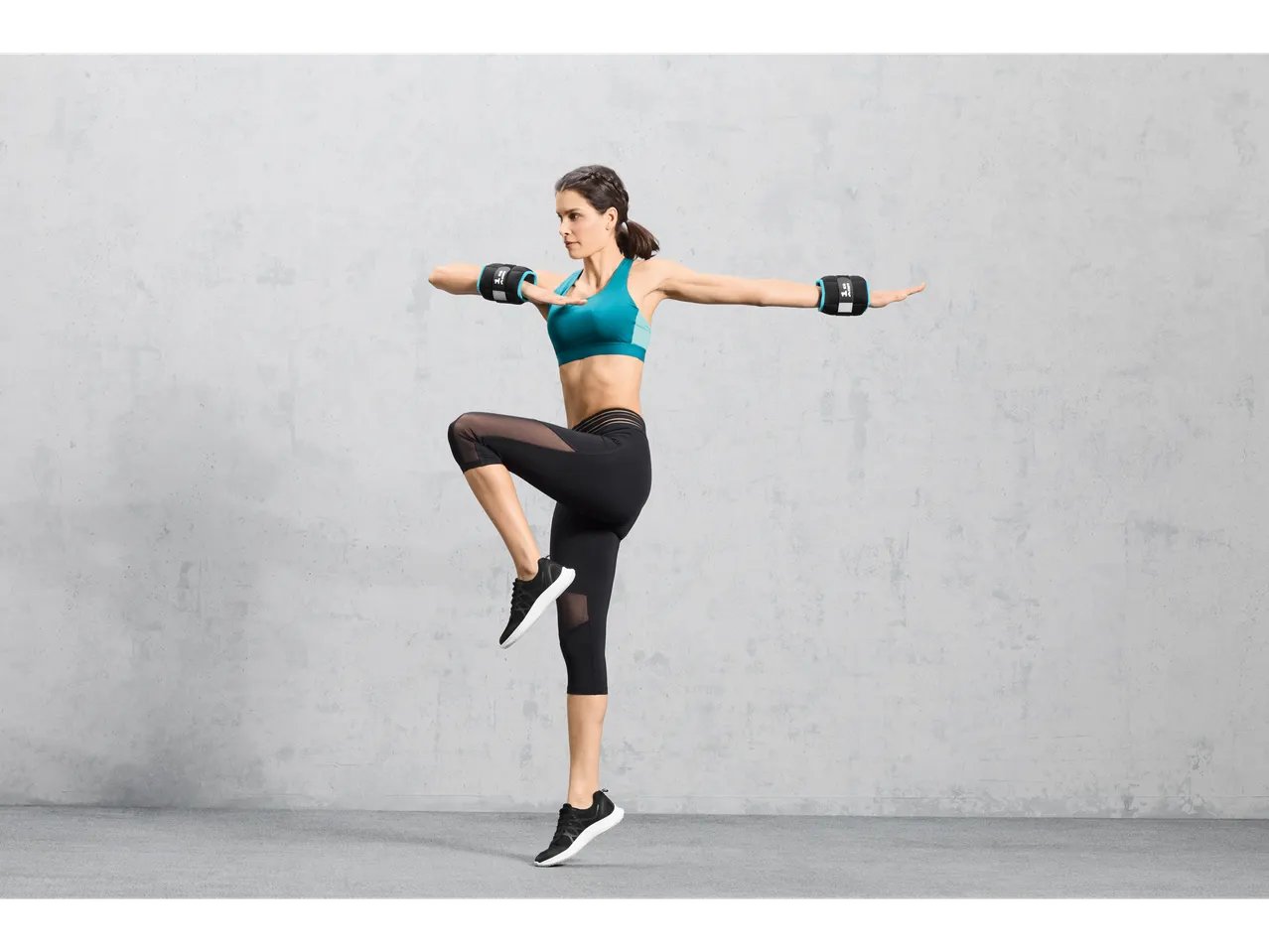 Set manubri da 1 kg, polsiere, estensore, attrezzo per addominali o set fasce elastiche, 4 pezzi